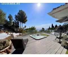 Casa independiente en una sola planta con piscina y parcela de 1.600m2 en Benalmadena