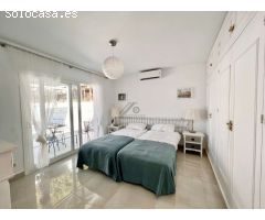 Casa independiente en una sola planta con piscina y parcela de 1.600m2 en Benalmadena