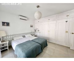 Casa independiente en una sola planta con piscina y parcela de 1.600m2 en Benalmadena