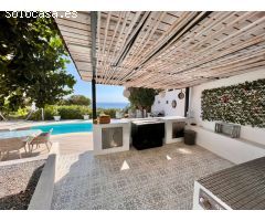 Casa independiente en una sola planta con piscina y parcela de 1.600m2 en Benalmadena