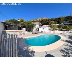 Casa independiente en una sola planta con piscina y parcela de 1.600m2 en Benalmadena