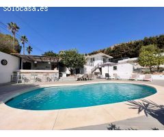 Casa independiente en una sola planta con piscina y parcela de 1.600m2 en Benalmadena