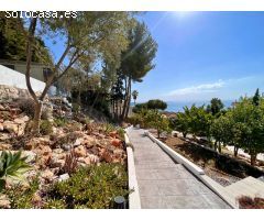 Casa independiente en una sola planta con piscina y parcela de 1.600m2 en Benalmadena