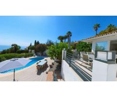 Casa independiente en una sola planta con piscina y parcela de 1.600m2 en Benalmadena