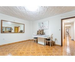 FANTASTICO Y ESPACIOSO PISO DE 5 HABITACIONES EN EL CENTRO DE ALZIRA!!! MUY BIEN UBICADO!