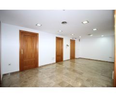 MAGNIFICA OFICINA EXCLUSIVA DE  133M2 , EN AVDA FRANCIA, TODO EXTERIOR , SEMINUEVA , CON GARAJE