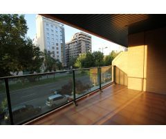 MAGNIFICA OFICINA EXCLUSIVA DE  133M2 , EN AVDA FRANCIA, TODO EXTERIOR , SEMINUEVA , CON GARAJE