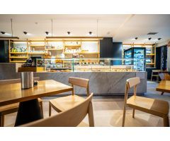 TRASPASO Cafetería-Repostería de Alta Gama Con Terraza – Espíritu Francés, Ubicación Perfecta de la 