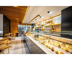 TRASPASO Cafetería-Repostería de Alta Gama Con Terraza – Espíritu Francés, Ubicación Perfecta de la 