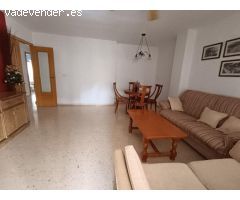 Se alquila piso en muy buena zona con urbanizacion con piscina