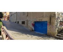 SE VENDE LOCAL GRANDE PARA TRASTERO EN MUY BUENA ZONA