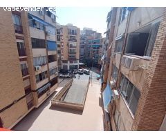 SE VENDE PISO EN MUY BUENA ZONA ,GRANDE REFORMADO Y AMUEBLADO