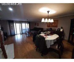 BUNGALOW EN VENTA / REFORMADO / PISCINA / GARAJE / URBANIZACIÓN RESIDENCIAL