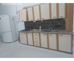 SE VENDE PISO DE TRES PLANTAS/GARAJE PARA 6 COCHES/BUENA ZONA