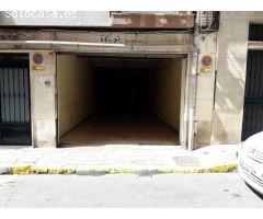 LOCAL EN MUY BUENA ZONA PARA TRABAJAR , MONTADO COMO TALLER.