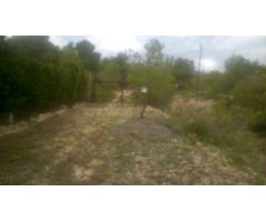 TIENE CASA EN RUINAS ,. TIENE CUEVA CON AGUA NATURAL ,