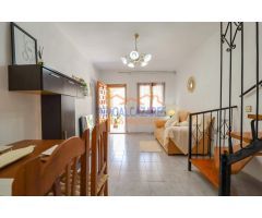 DÚPLEX CON JARDIN, 2 DORMITORIOS Y 2 BAÑOS. A TAN SÓLO 700 M DE LA PLAYA. EN LOS ALCÁZARES, MURCIA