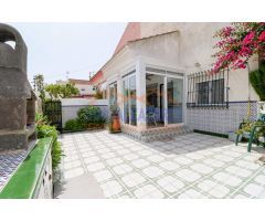 BUNGALOW PLANTA BAJA EN ESQUINA, DE 1 DORMITORIO Y AMPLIO JARDÍN EN LOS NAREJOS, LOS ALCAZARES, MURC