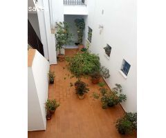 Se alquila estupendo piso amueblo de 2 dormitorios en zona Céntrica de Sanlúcar con garaje