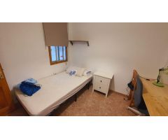 Habitación en alquiler para Estudiantes zona Mesa y López