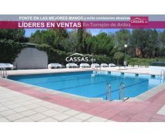 ZONA CENTRO- Jardines de San Isidro,  3 habitaciones, 2 baños con piscina y trastero.