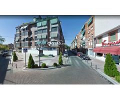 ZONA CENTRO- Jardines de San Isidro,  3 habitaciones, 2 baños con piscina y trastero.