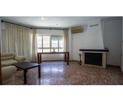 Duplex en Elda, con amplia terraza ideal para disfrutar todo el año.