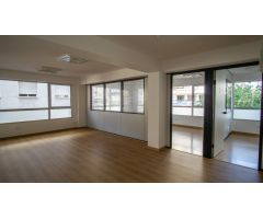 Entresuelo comercial esquina todo exterior en Gran Avenida