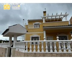 CHALET EN LA ZONA DE MERCADONA CON TODOS LOS SERVICIOS PARA PODER IR ANDANDO