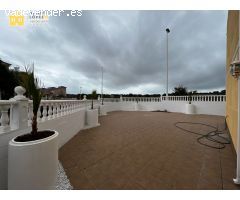 CHALET EN LA ZONA DE MERCADONA CON TODOS LOS SERVICIOS PARA PODER IR ANDANDO