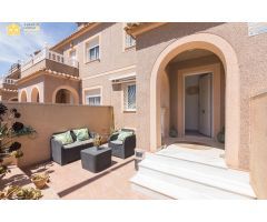 Magnifico Adosado esquina de 2 plantas con sótano en venta en Gran Alacant.
