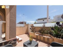 Magnifico Adosado esquina de 2 plantas con sótano en venta en Gran Alacant.
