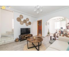 Magnifico Adosado esquina de 2 plantas con sótano en venta en Gran Alacant.