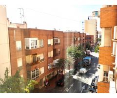 Espectacular piso con tres dormitorios y garaje en Calle Granada