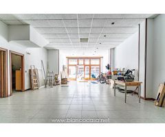 Oportunidad: Bajo y sótano céntricos en Carballo