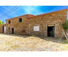 ¡CASA para REHABILITAR y con 6.676m2 de TERRENO con proyecto iniciado en Sofán (Carballo-A Coruña)!