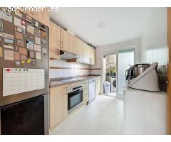 Amplio y bonito  piso con 3 dormitorios y plaza de garaje subterranea privada.