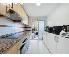 Amplio y bonito  piso con 3 dormitorios y plaza de garaje subterranea privada.