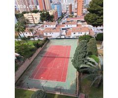 Amplio piso con 3 dormitorios en zona Rincon de Loix.