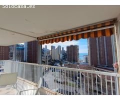 Amplio piso de esquina con gran terraza y vistas panorámicas a pocos metros de playa Levante.