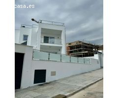 Villa de nueva construcción con 4 dormitorios en Nerja