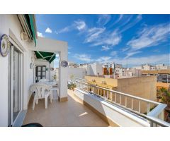 Ático con gran terraza y cocina moderna en pleno centro de Torrevieja