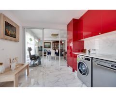 Ático con gran terraza y cocina moderna en pleno centro de Torrevieja