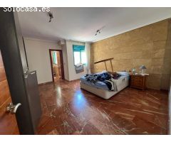 Ático céntrico con 40 m2 de terraza y 3 dormitorios