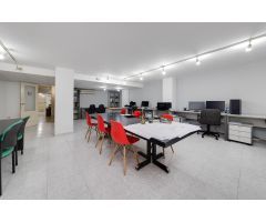 Amplio bajo de 180 m², perfecto para oficina o trasteros en Torrevieja