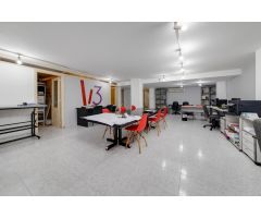 Amplio bajo de 180 m², perfecto para oficina o trasteros en Torrevieja