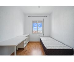 Oportunidad de Piso Amueblado en Chiclana - Ideal para Familias