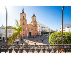 Amplia Casa en el Corazón del Centro Histórico de San Fernando