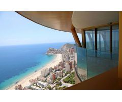 se alquila apartamento de 2 dormitorio 2 baños,  parking incluido con vistas al mar