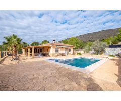 Preciosa finca Chalet con 4 dormitorios y 3.000 m2 de parcela vallada el la Robella